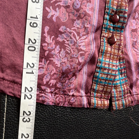 Anthropologie Tiny Jeanette Button down Blouse Wine Purple Crochet Trim Sz XS - Picture 14 of 14